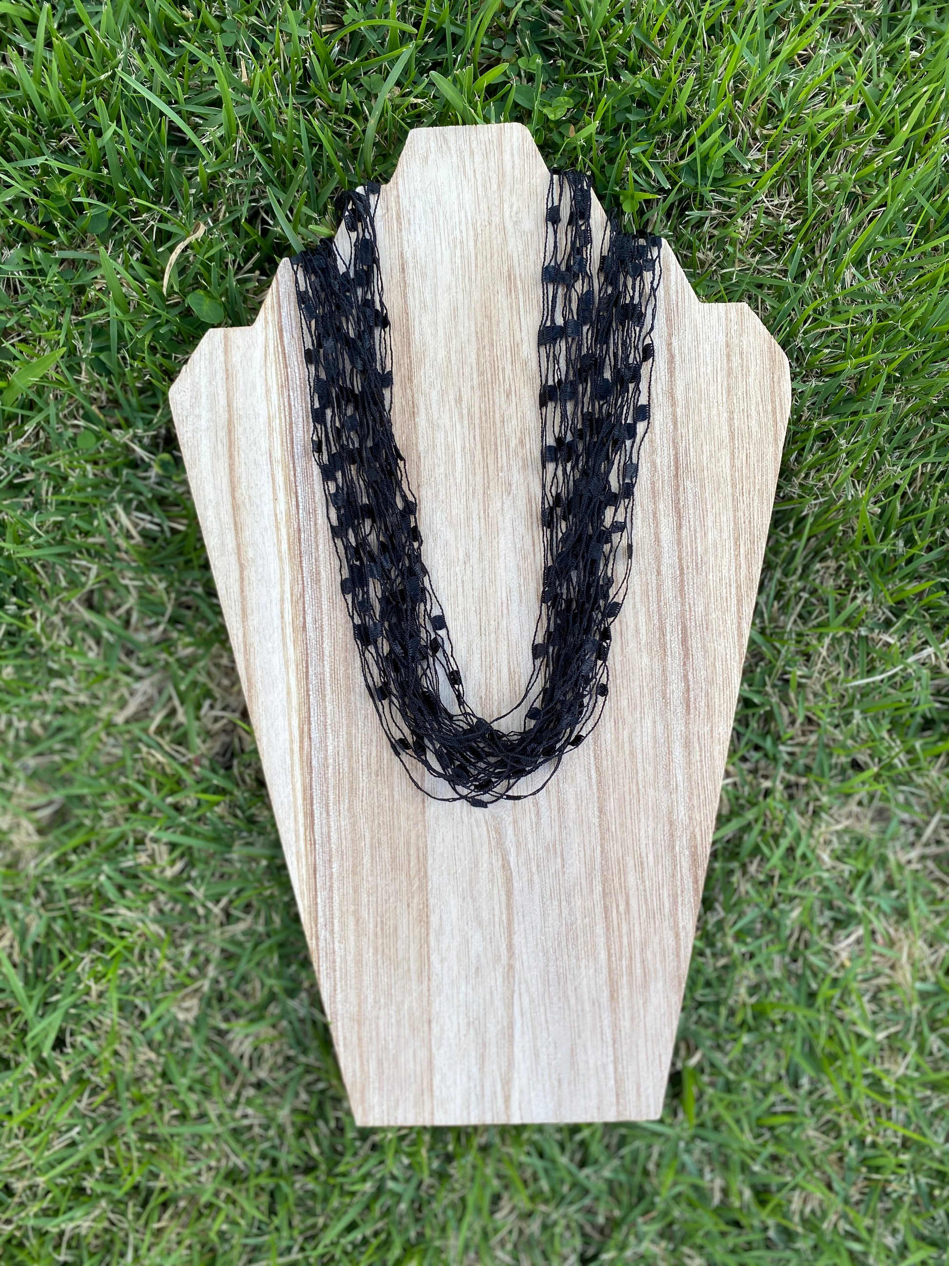 Short fabric necklace