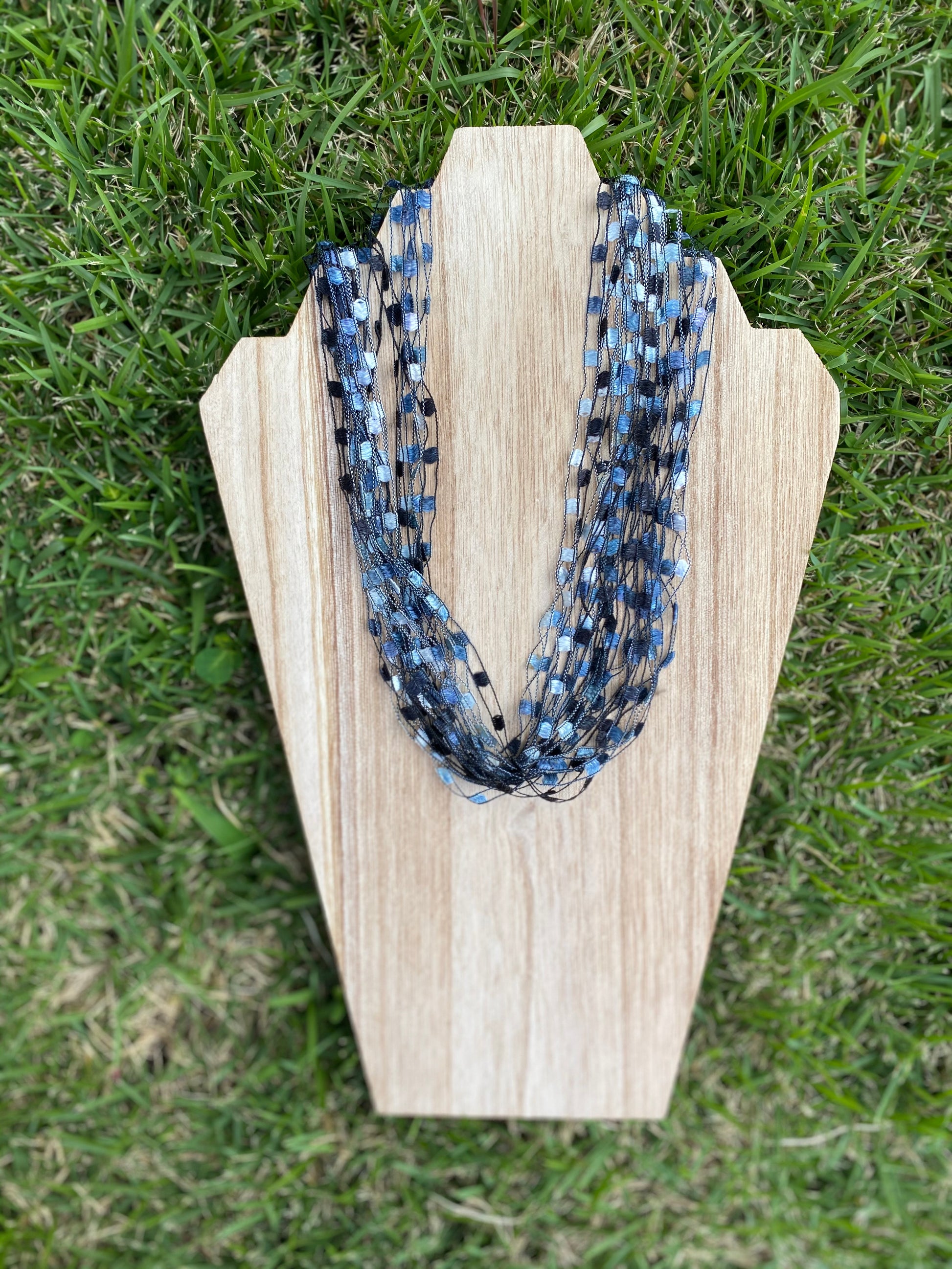 Short fabric necklace